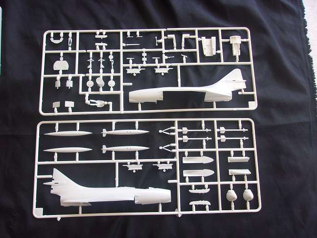 Italeri 1:72 Super Sabre & Hasegawa Couger model plane kits for 1 bid