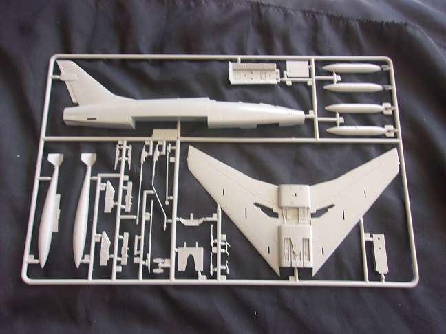 Italeri 1:72 Super Sabre & Hasegawa Couger model plane kits for 1 bid