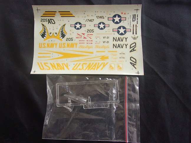 Italeri 1:72 scale Skyhawk Hot Rod & Hasegawa Grumman Tiger model plane kits for 1 bid