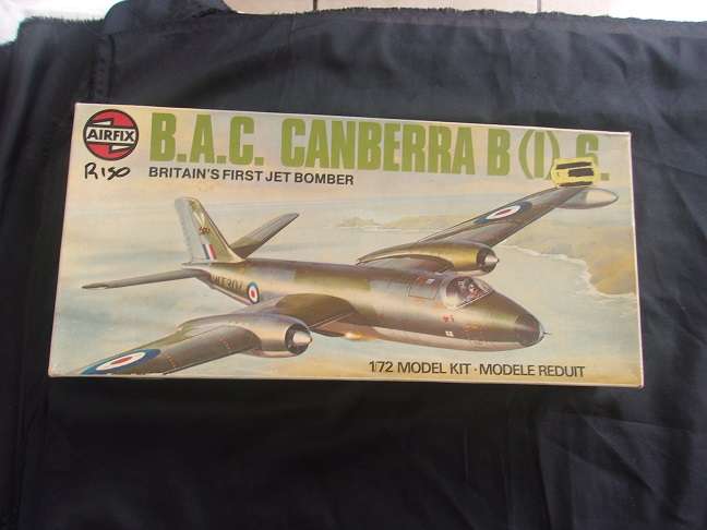 Lot of 5 vintage model plane kits for 1 bid - not sure if complete