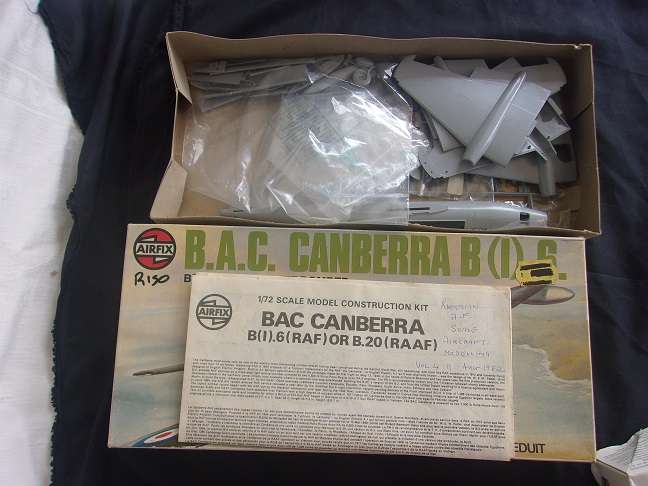 Lot of 5 vintage model plane kits for 1 bid - not sure if complete