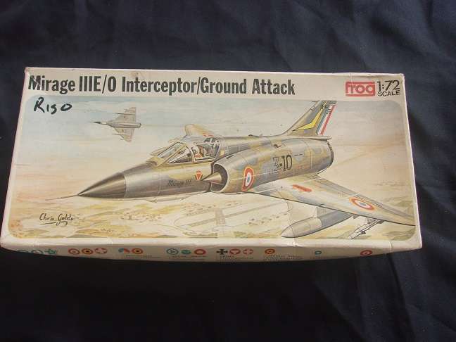 Lot of 5 vintage model plane kits for 1 bid - not sure if complete