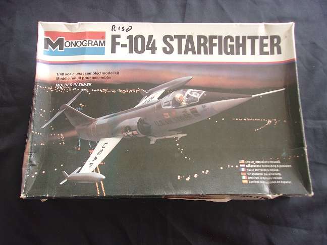 Lot of 5 vintage model plane kits for 1 bid - not sure if complete