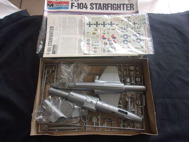 Lot of 5 vintage model plane kits for 1 bid - not sure if complete
