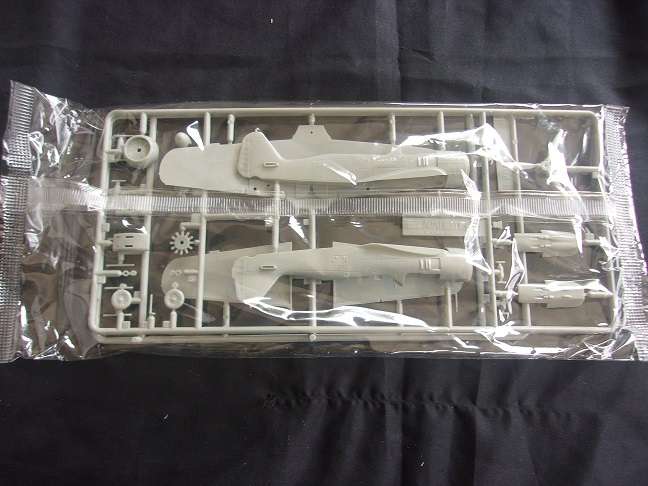 Academy 1:72 scale Focke-Wulf & Airfix McDonnell Phantom model plane kits for 1 bid
