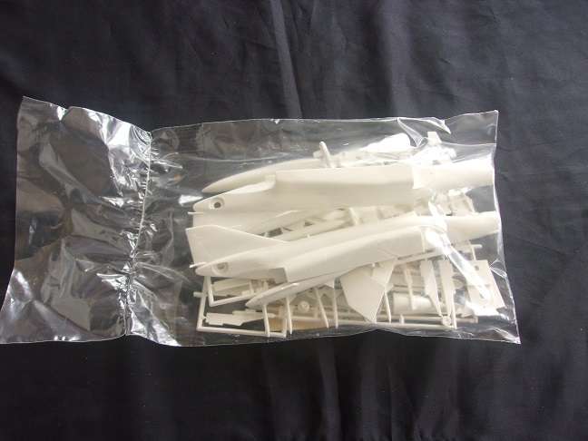 Academy 1:72 scale Focke-Wulf & Airfix McDonnell Phantom model plane kits for 1 bid