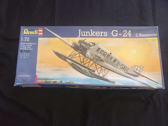 Lot of 5 vintage model plane kits for 1 bid - not sure if complete