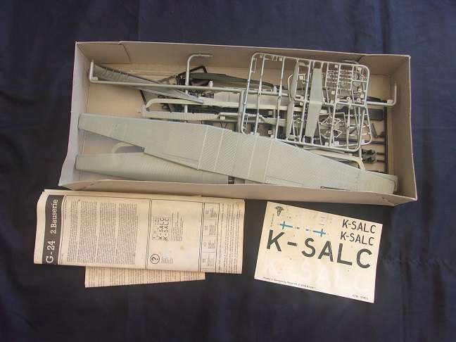 Lot of 5 vintage model plane kits for 1 bid - not sure if complete