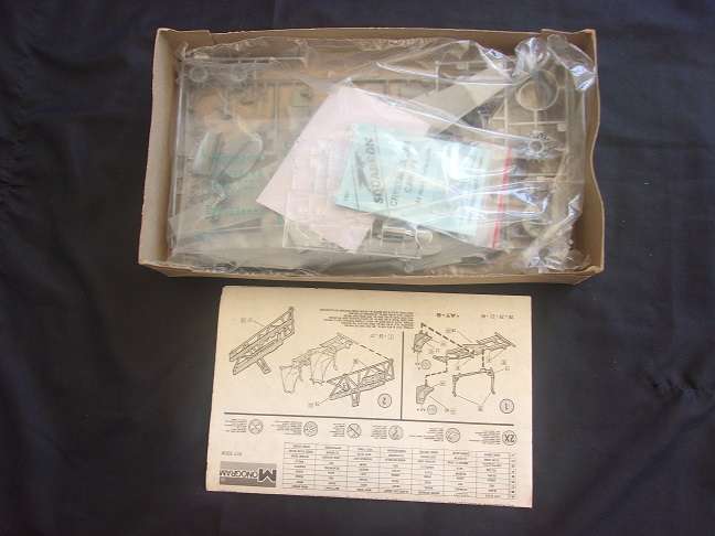 Lot of 5 vintage model plane kits for 1 bid - not sure if complete
