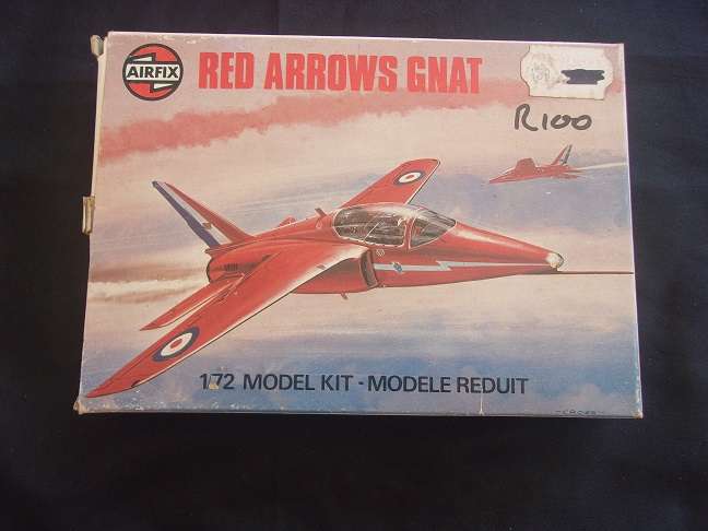 Lot of 5 vintage model plane kits for 1 bid - not sure if complete