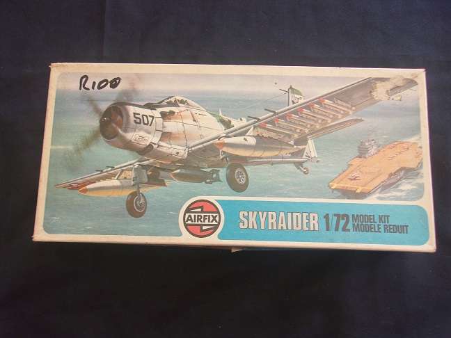 Lot of 5 vintage model plane kits for 1 bid - not sure if complete