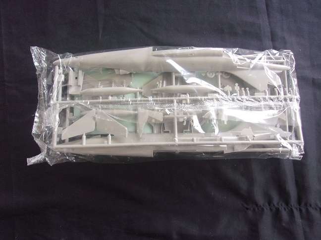 Hasegawa 1:72 McDonnell Douglas Voodoo & Delta Dagger model plane kits for 1 bid