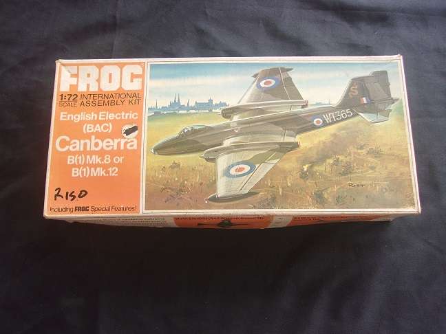 Lot of 5 vintage model plane kits for 1 bid - not sure if complete