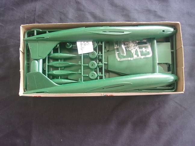 Lot of 5 vintage model plane kits for 1 bid - not sure if complete