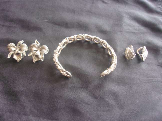 Vintage Sterling silver bracelet & 2 pairs earrings fir 1 bid - 36.3g