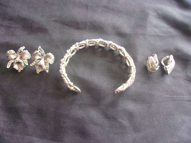 Vintage Sterling silver bracelet & 2 pairs earrings fir 1 bid - 36.3g