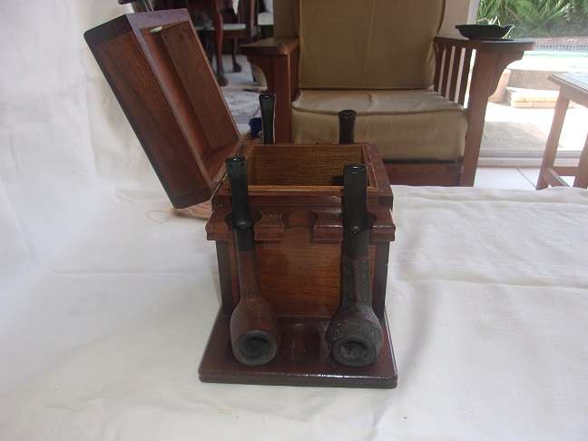 4 Vintage quality smoking pipes and a pipe stand for 1 bid