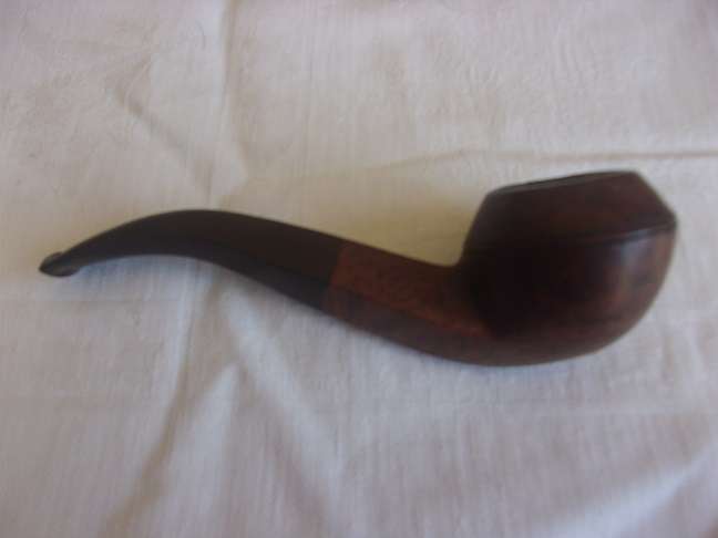 4 Vintage quality smoking pipes and a pipe stand for 1 bid