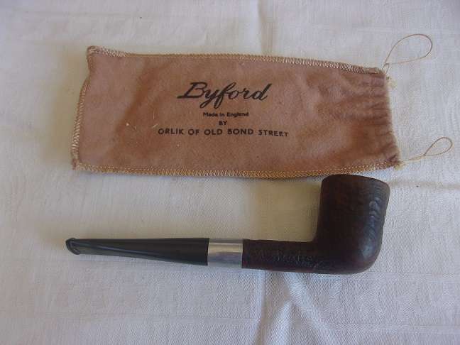 4 Vintage quality smoking pipes and a pipe stand for 1 bid