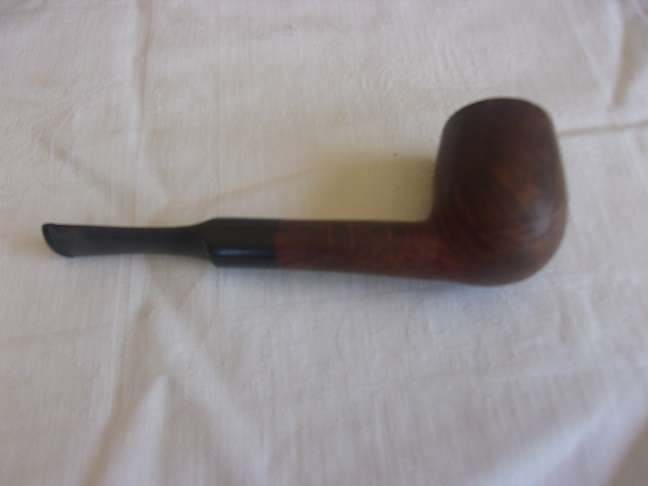 4 Vintage quality smoking pipes and a pipe stand for 1 bid
