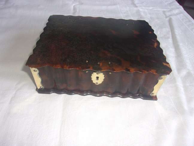 Georgian tortoise shell trinket box with gilt Sterling silver fittings