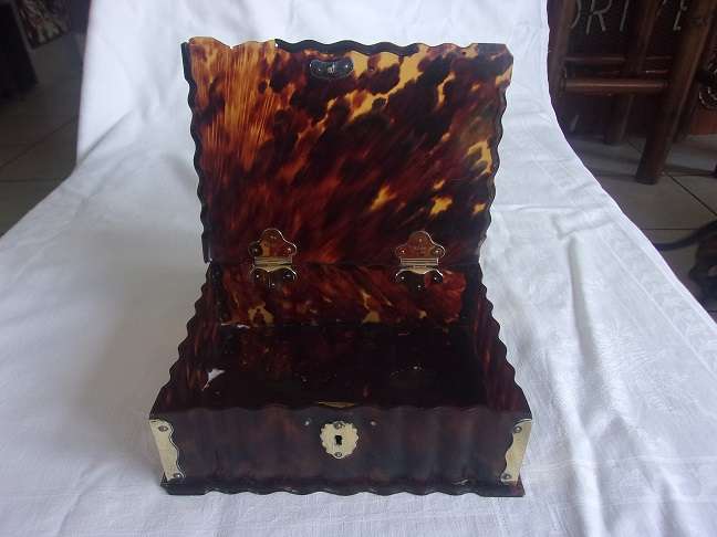 Georgian tortoise shell trinket box with gilt Sterling silver fittings