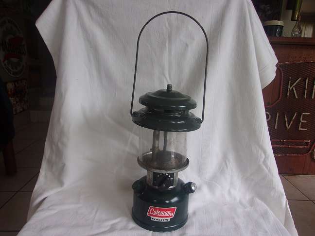 Vintage Coleman Model 214A700 pressure lantern