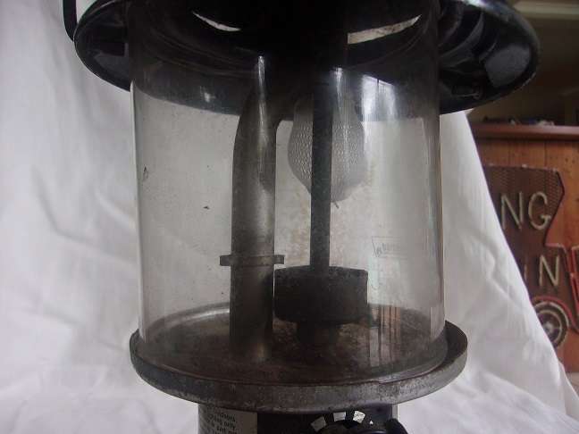Vintage Coleman Model 214A700 pressure lantern