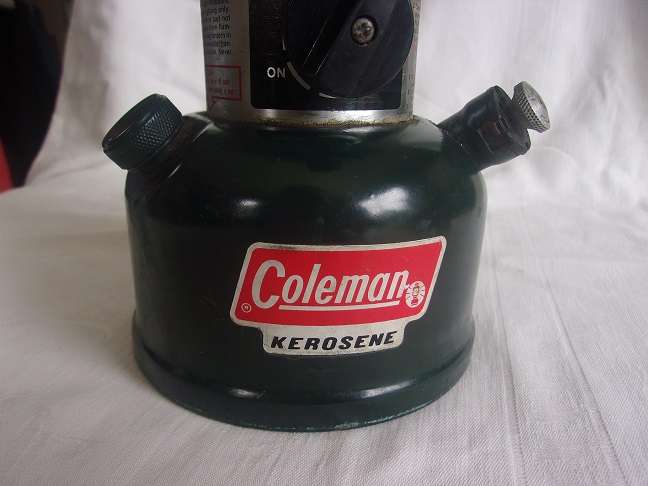 Vintage Coleman Model 214A700 pressure lantern