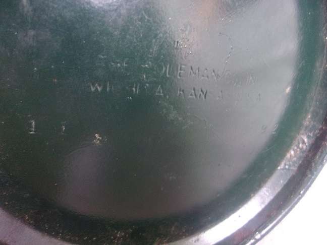 Vintage Coleman Model 214A700 pressure lantern