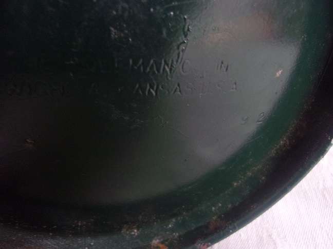 Vintage Coleman Model 214A700 pressure lantern