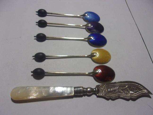 5 Sterling silver coffee bean spoons & Sterling silver blade butter knife