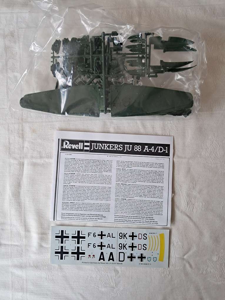 Revell 1:72 scale Junkers & Italeri JAS 39 A Gripen model plane kits for 1 bid