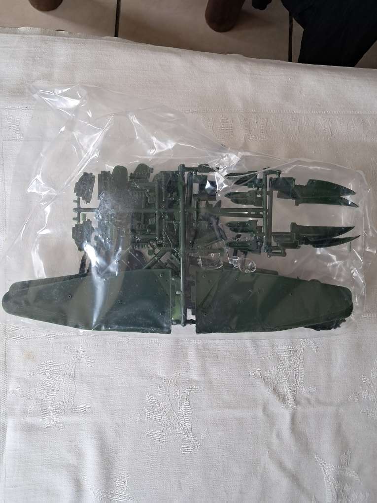 Revell 1:72 scale Junkers & Italeri JAS 39 A Gripen model plane kits for 1 bid