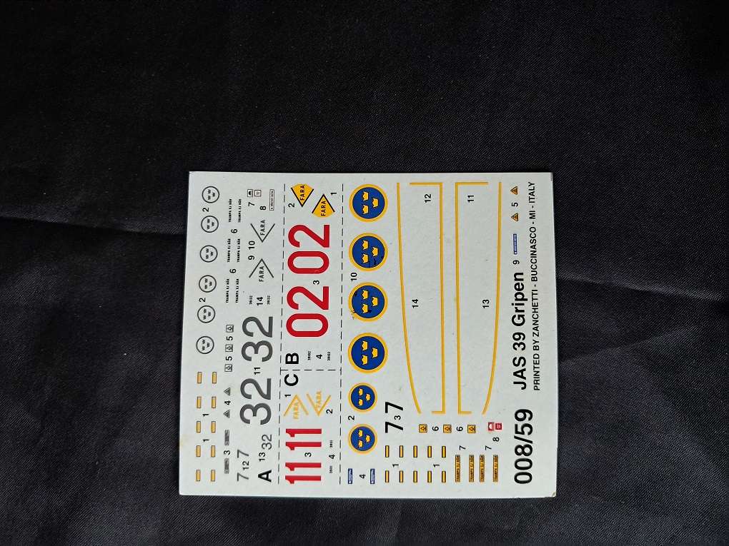 Revell 1:72 scale Junkers & Italeri JAS 39 A Gripen model plane kits for 1 bid