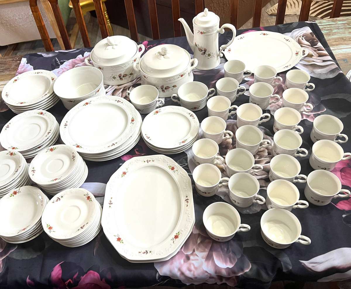 Huguenot tea and dining set