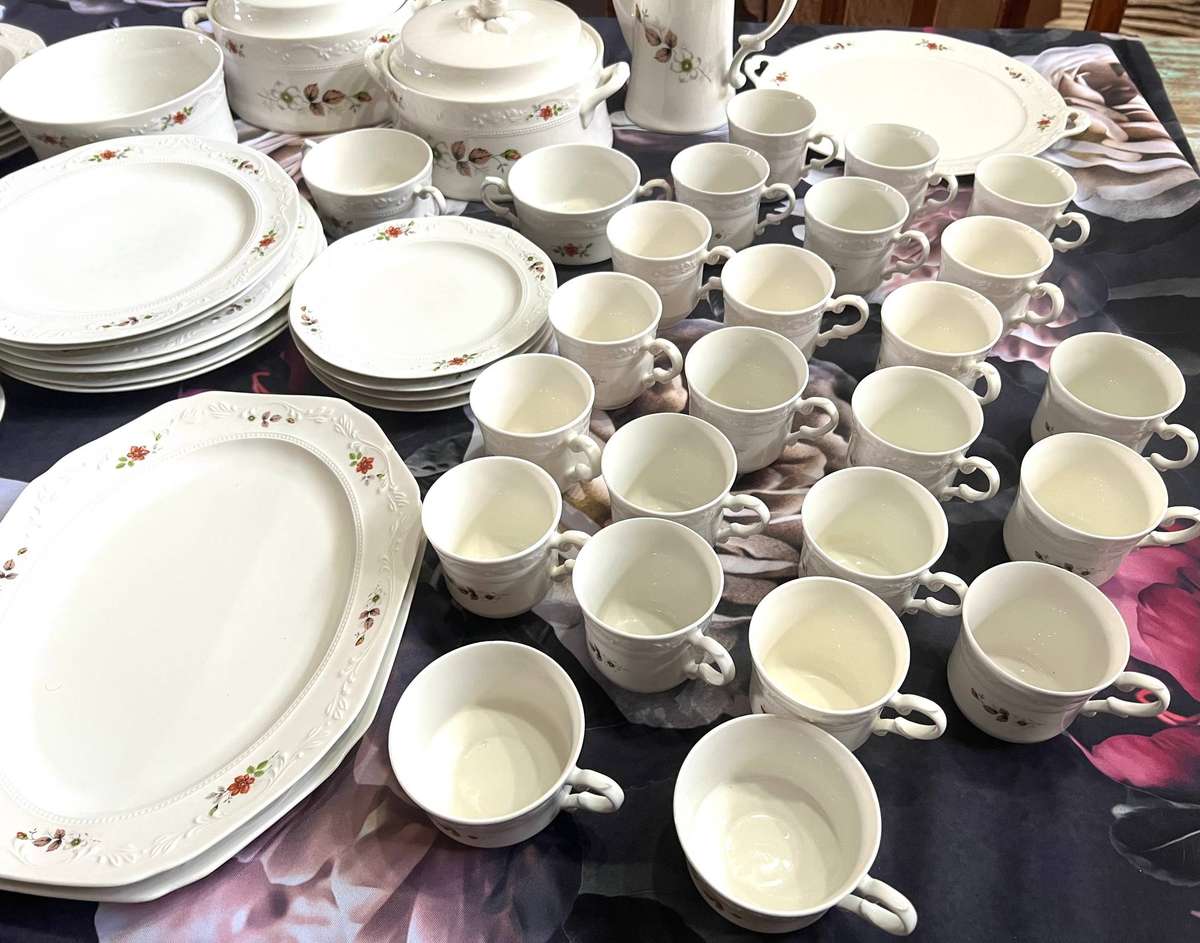 Huguenot tea and dining set
