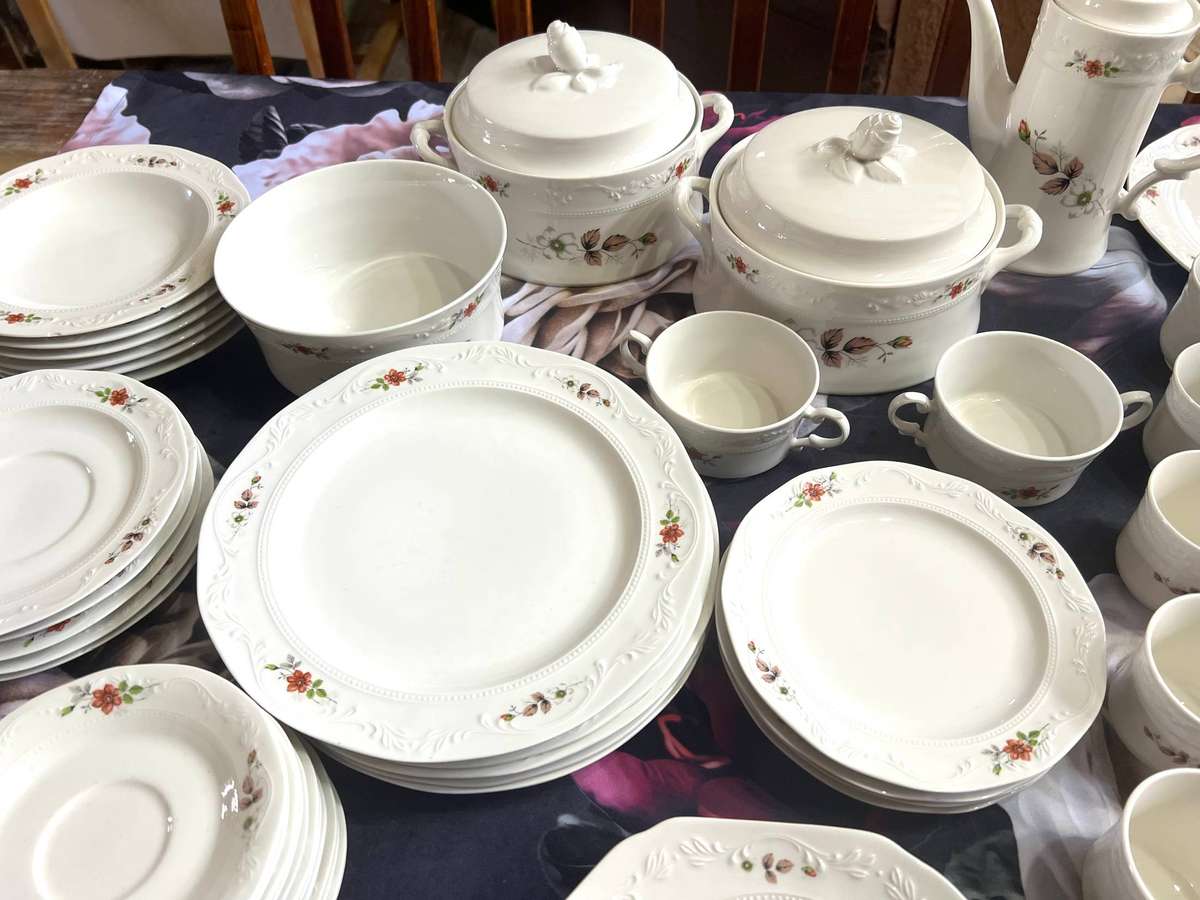 Huguenot tea and dining set