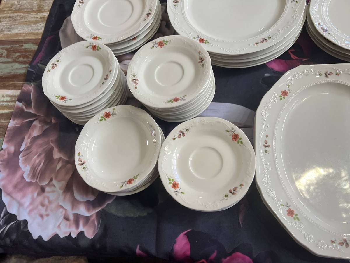 Huguenot tea and dining set