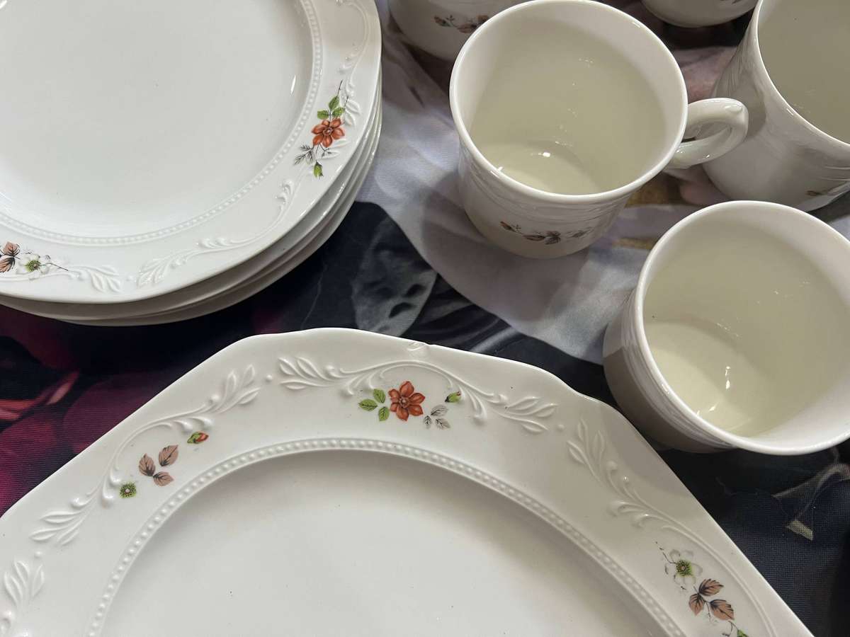 Huguenot tea and dining set