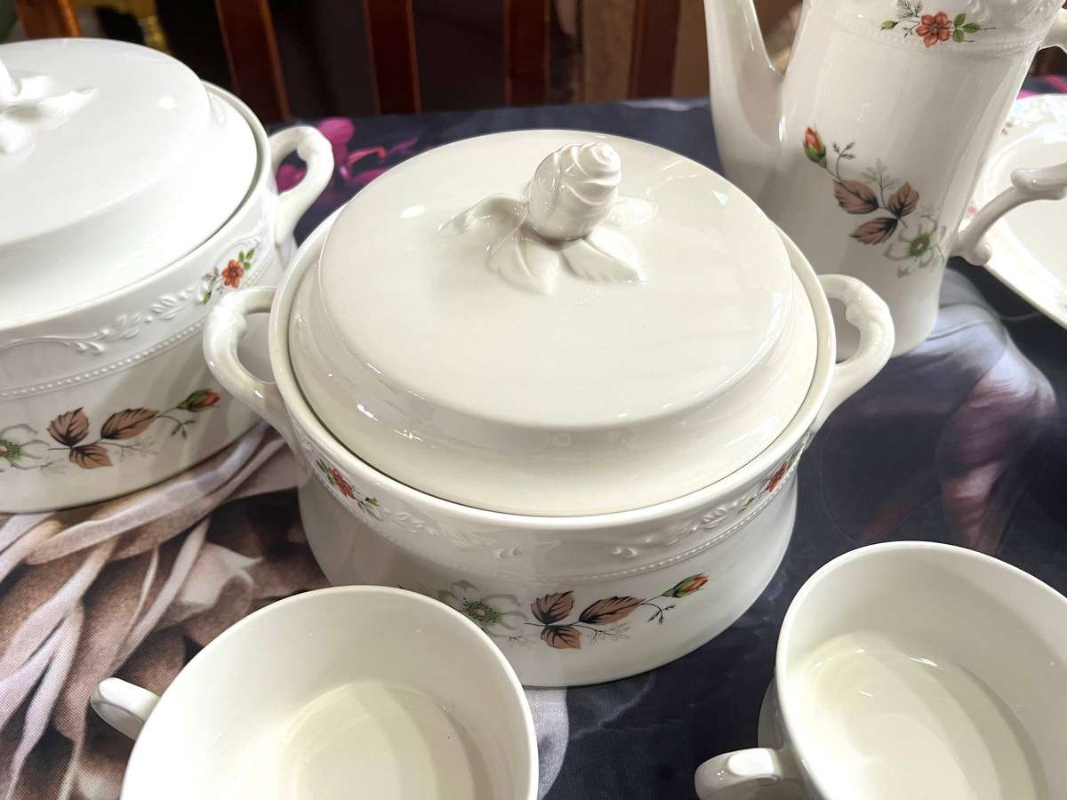 Huguenot tea and dining set