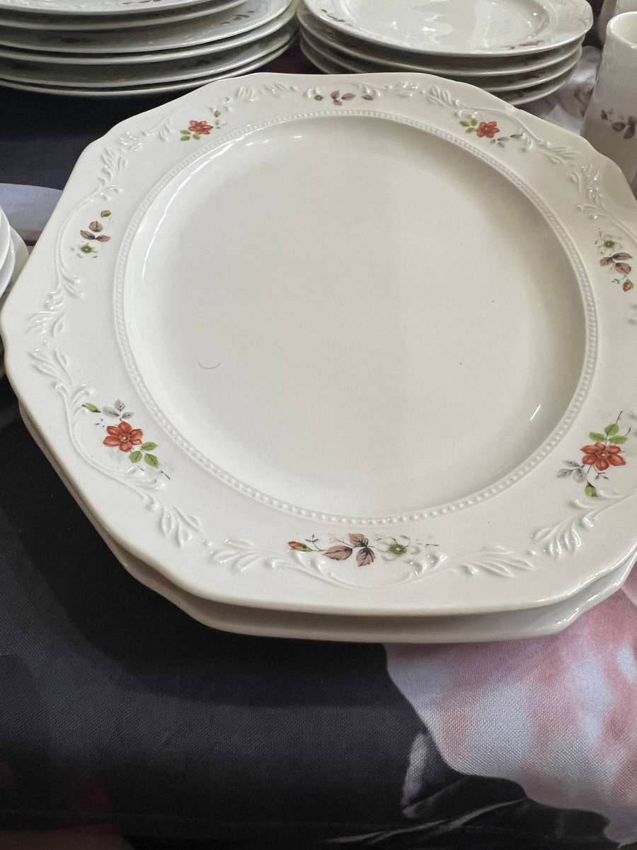 Huguenot tea and dining set
