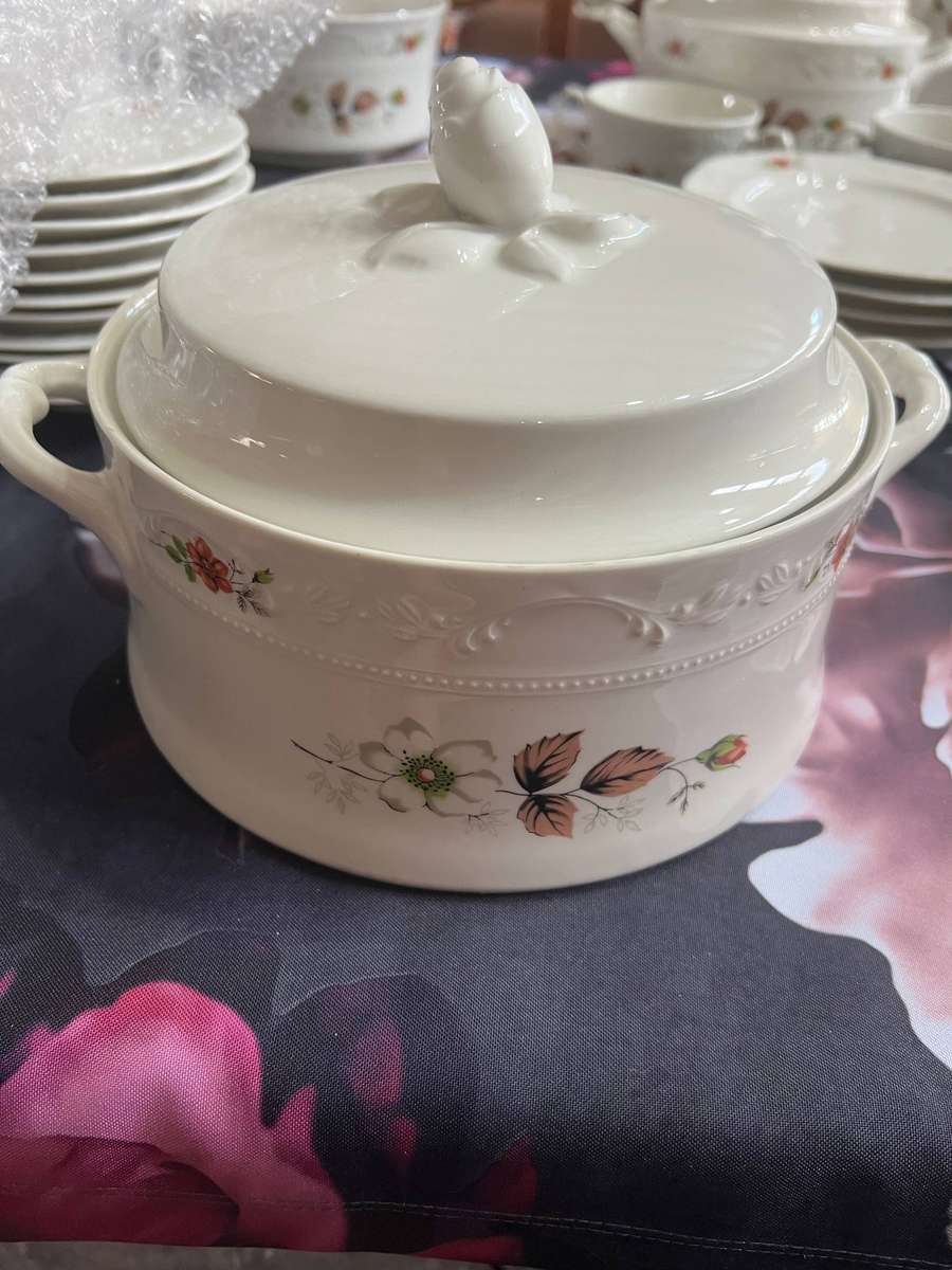 Huguenot tea and dining set
