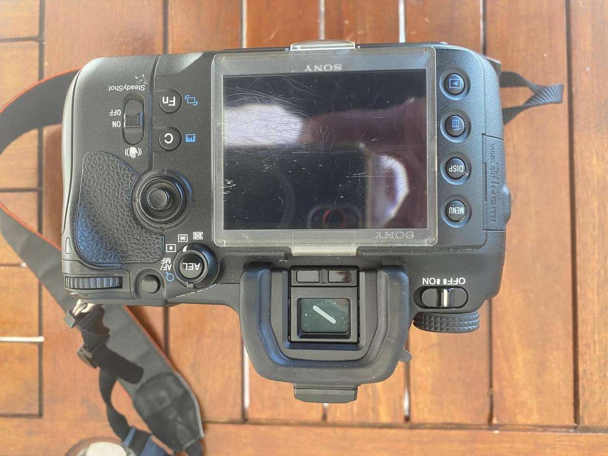 Sony Alpha 850 Full-Frame Camera.  - With Sony (made by Zeiss).  - SAM 28-75 2.8 Lens.