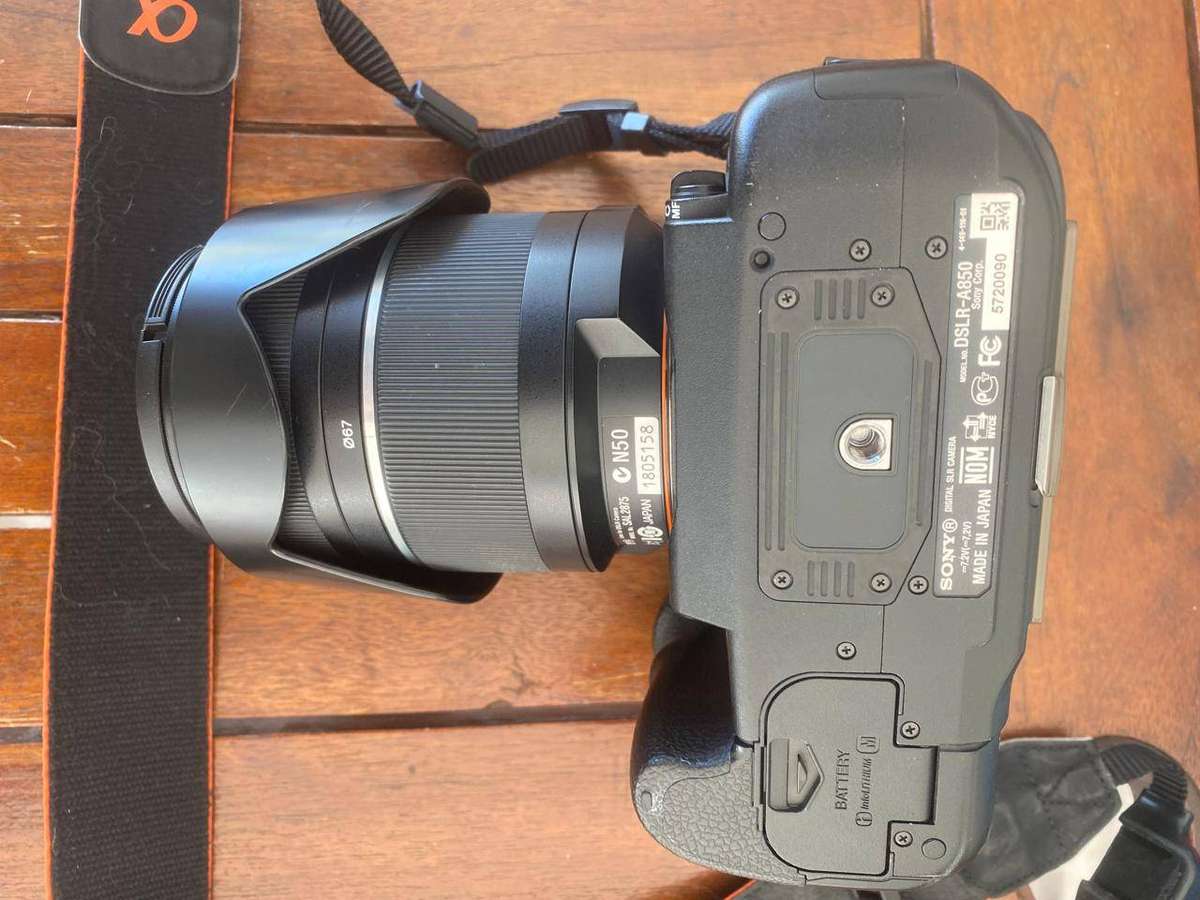 Sony Alpha 850 Full-Frame Camera.  - With Sony (made by Zeiss).  - SAM 28-75 2.8 Lens.