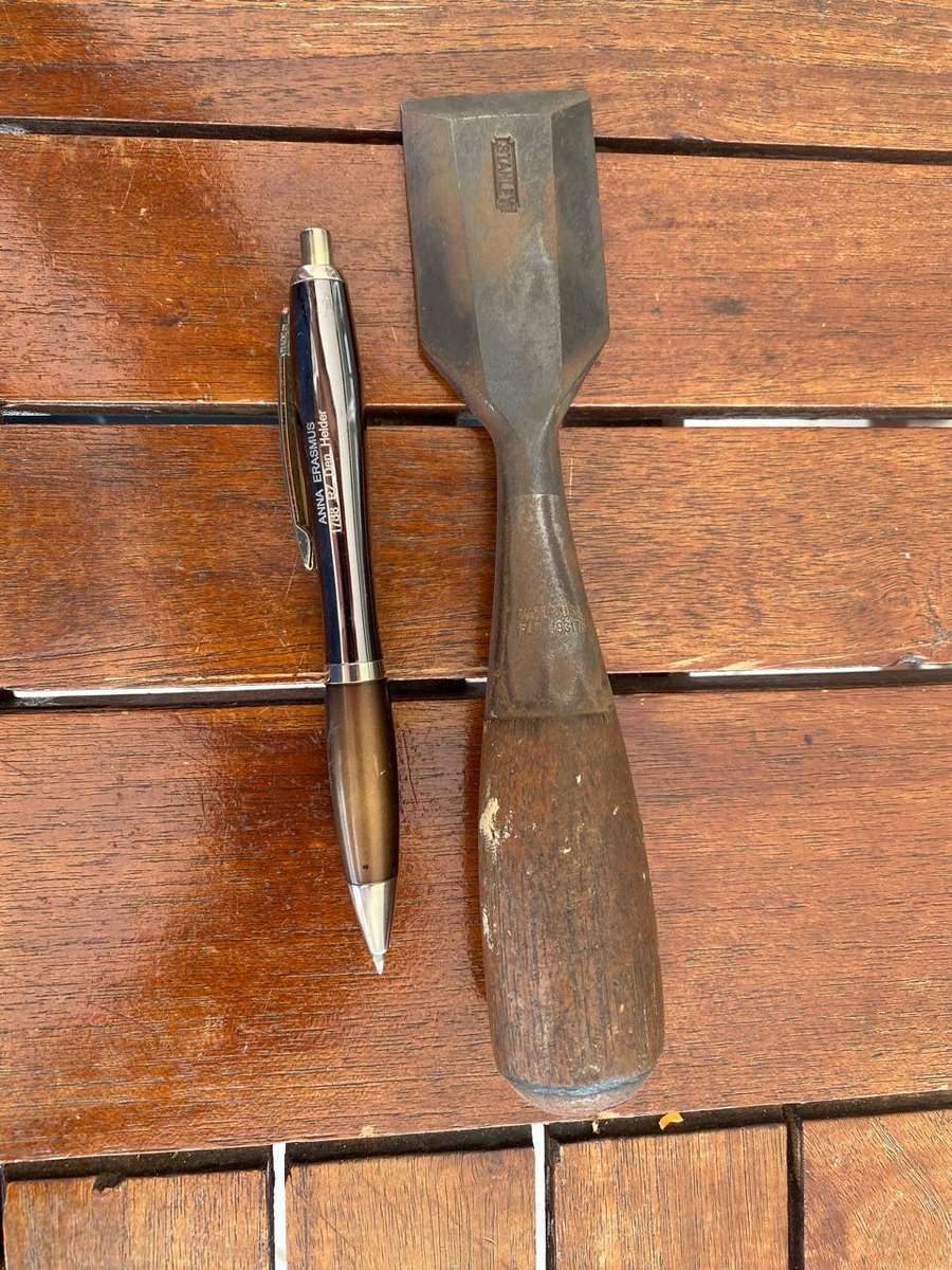 Antique Stanley Everlasting full tang 40cm wide chisel.  USA made.