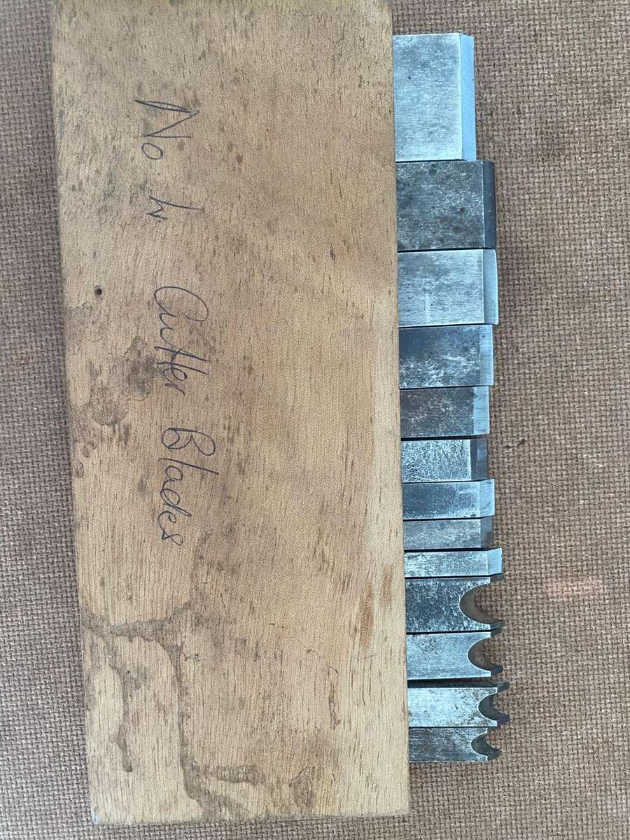 Box with 13x Multi-Plane Cutters.