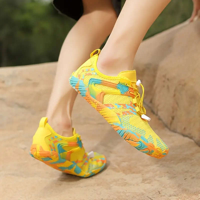 Lightweight barefoot feel Aqua Shoes  Chameleon Yellow Size 5
