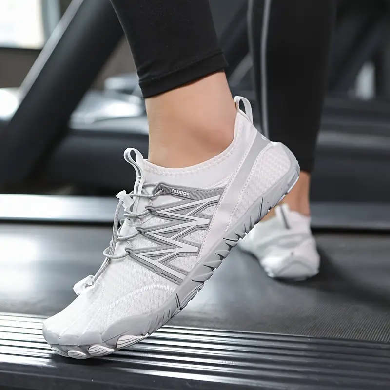 Newwhite Lightweight barefoot feel Aqua Shoes  Size 10.5 LAST ONE!