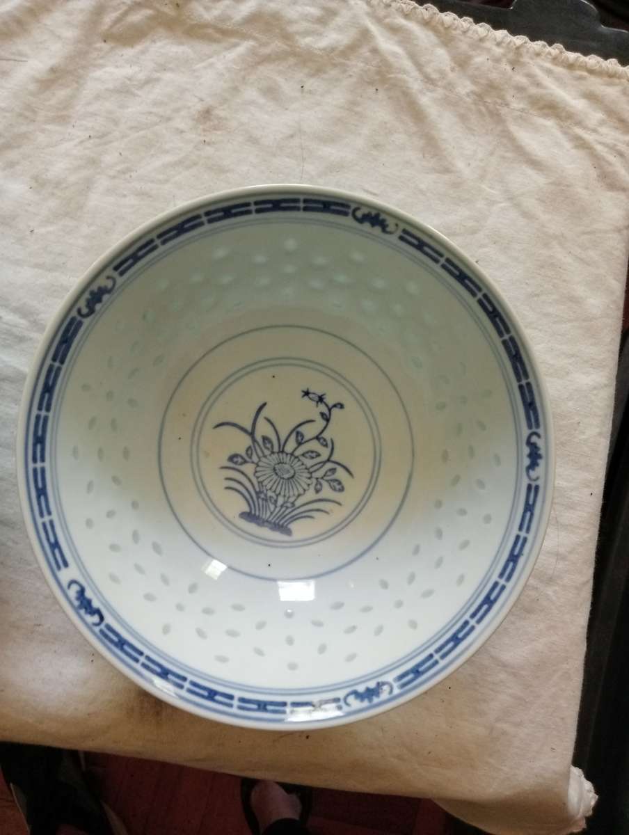 2 VINTAGE BIG CHINESE RICE EYE BOWLS